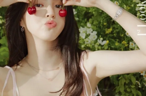 한소희 퍼스트룩 221호
