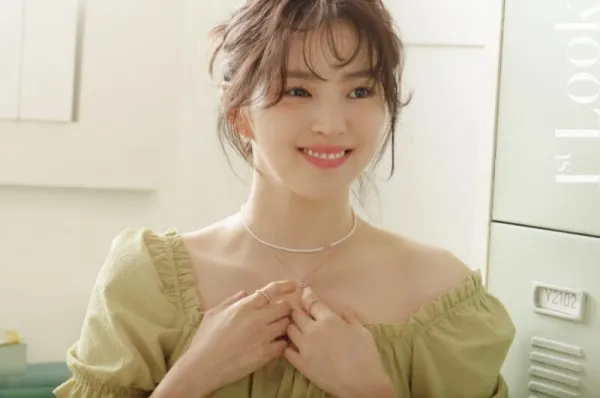 한소희 퍼스트룩 221호