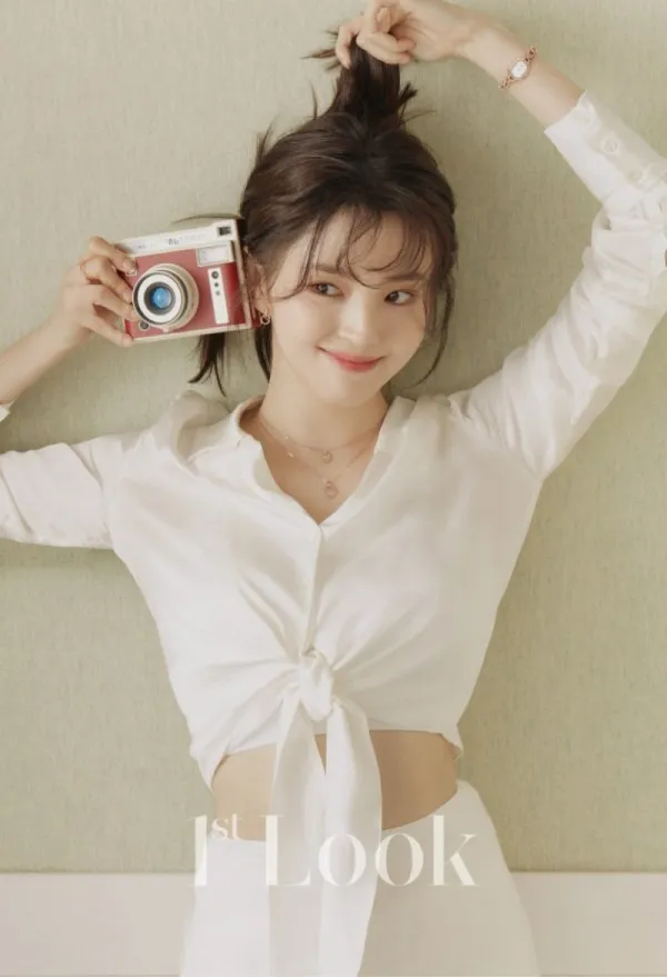 한소희 퍼스트룩 221호