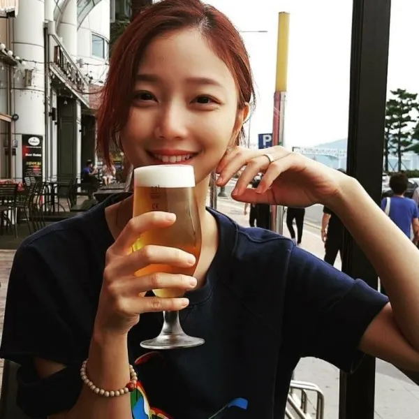 미소가 이쁜 김규선