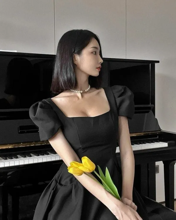 비키니 모델 부업하는 피아니스트