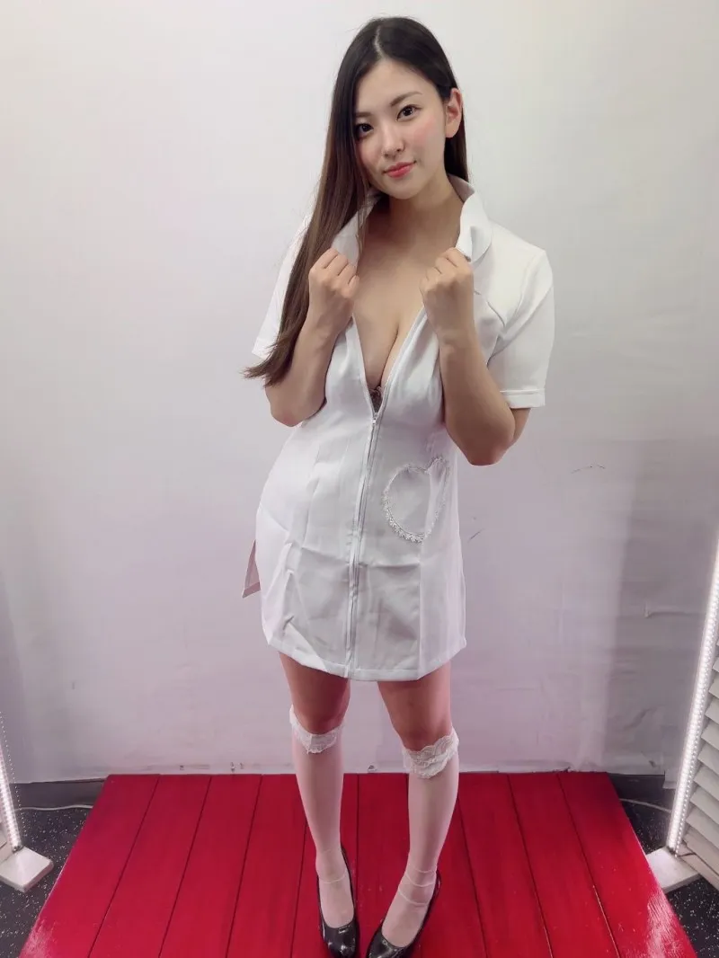 개쩌는 AV 신인 배우